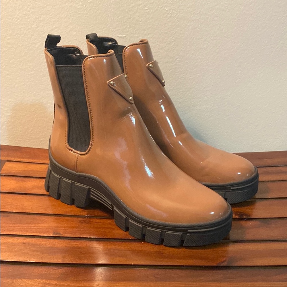 Guess Tan and Black Ankle Boots with Chunky Sole